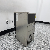 Manitowoc Undercounter Ice Machine image 0